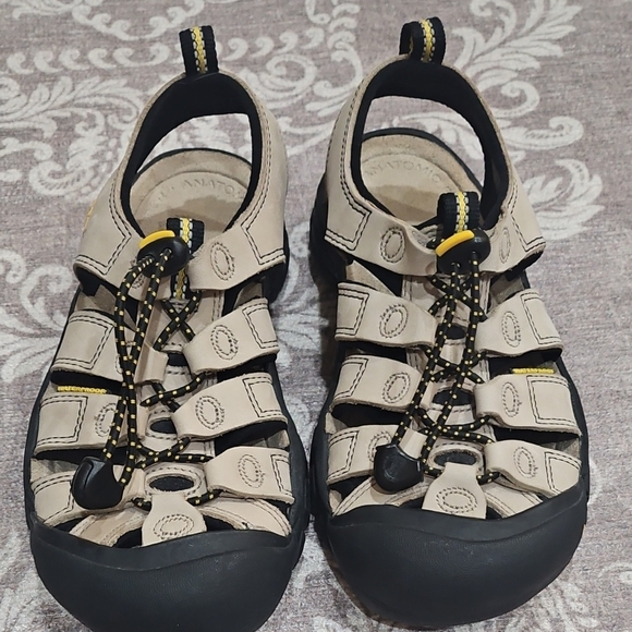 Kids Keen Beige and Black Outdoor Sandals - Picture 2 of 2